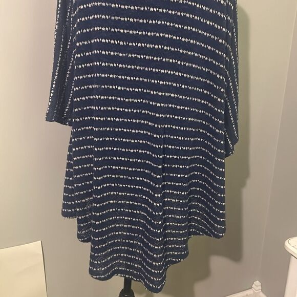 Lularoe Medium cardigan blue and white    A - Picture 5 of 8